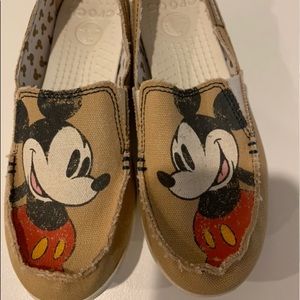 Disney crocs Mickey Mouse size 6